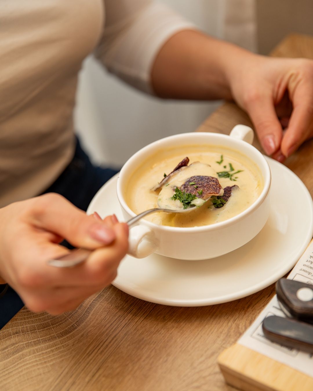 Traditionelle Wiener Suppe im Restaurant Walter’s Mühle