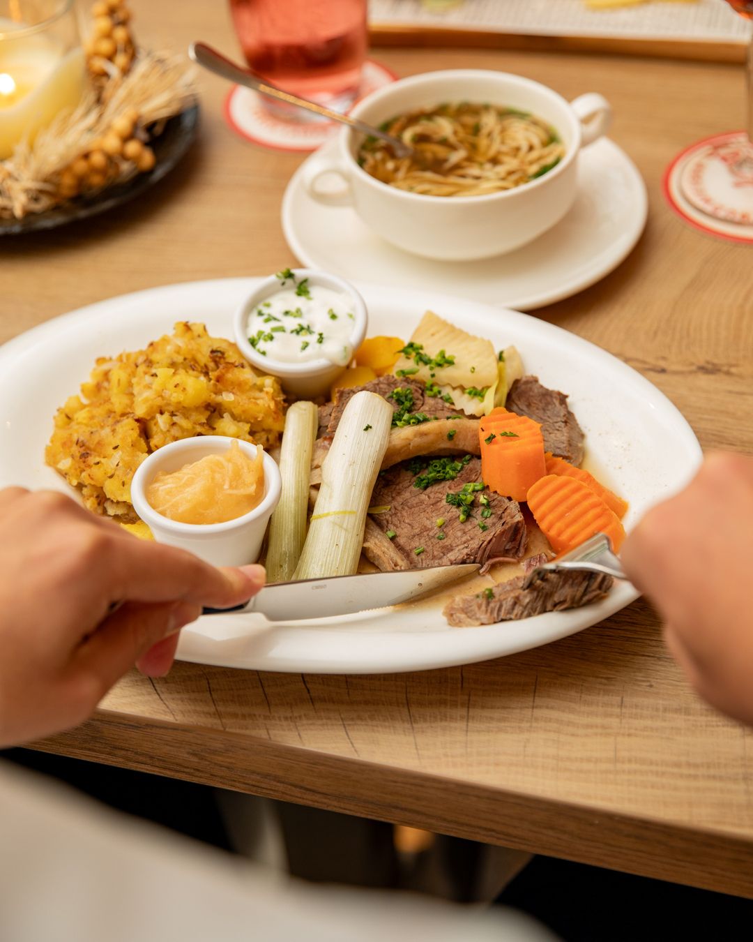 Vorspeise und Hauptgericht im Walters Mühle Restaurant – Speisen und Getränke